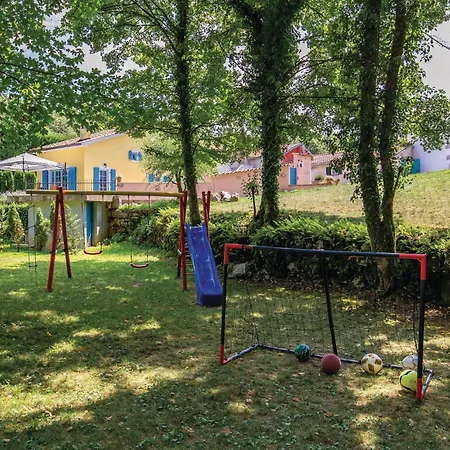 Pet Friendly In Jurdani